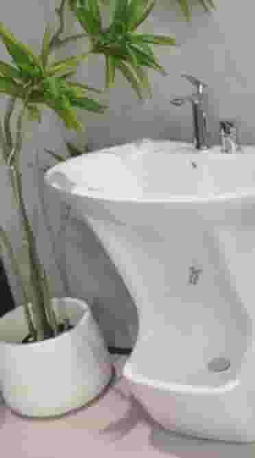  Washbasins and light
