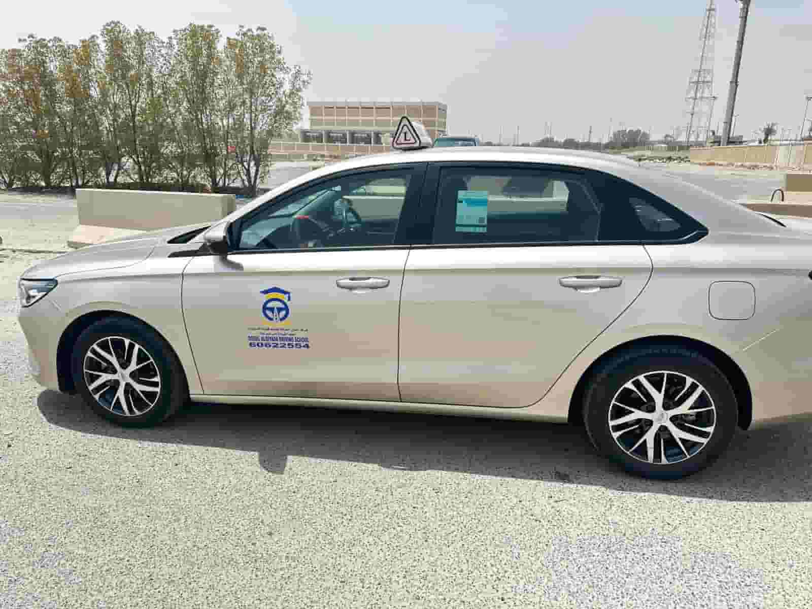 تعليم قيادة السيارات