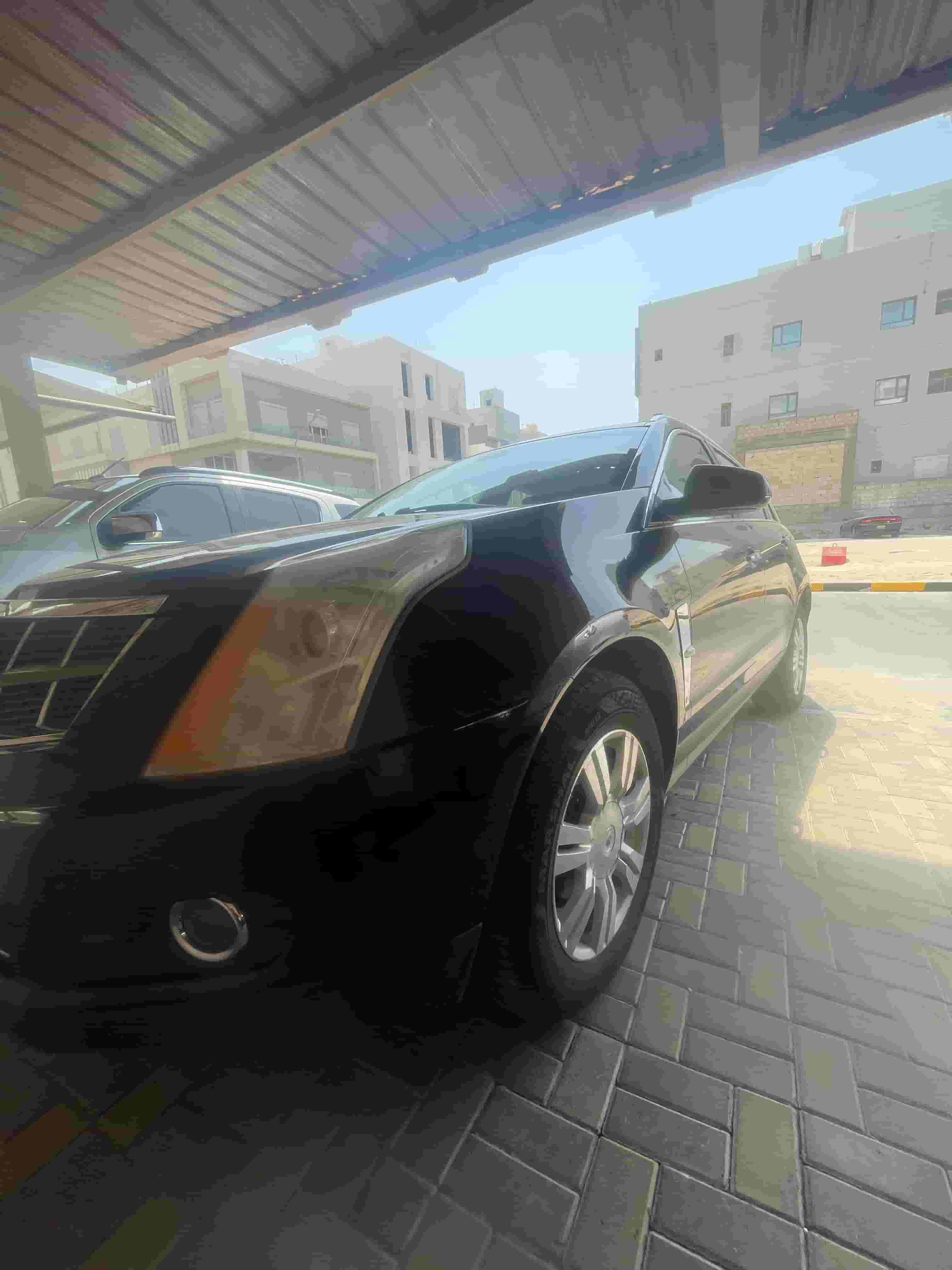 للبيع كاديلاك SRX موديل 2012