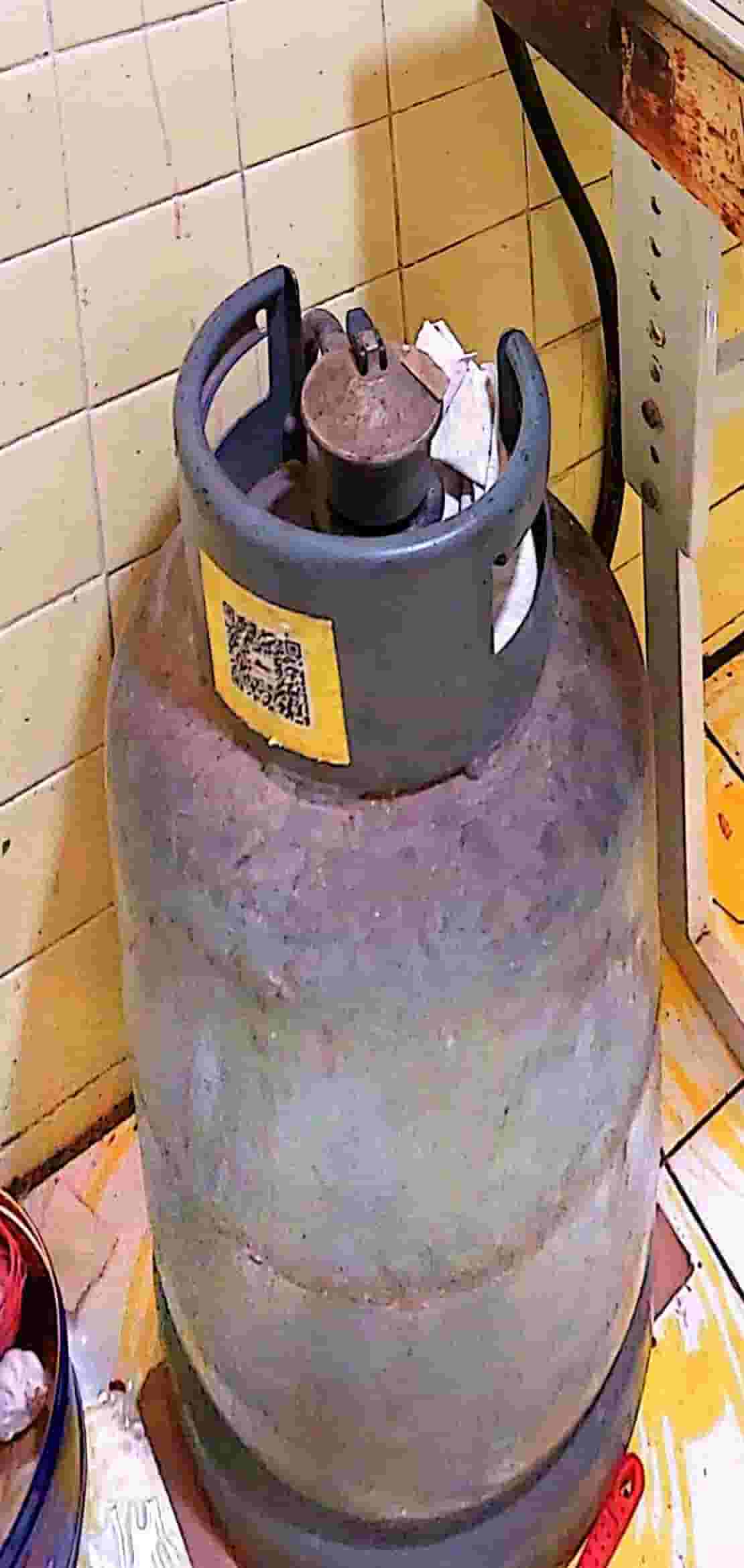 Empty gas cylinder for sale