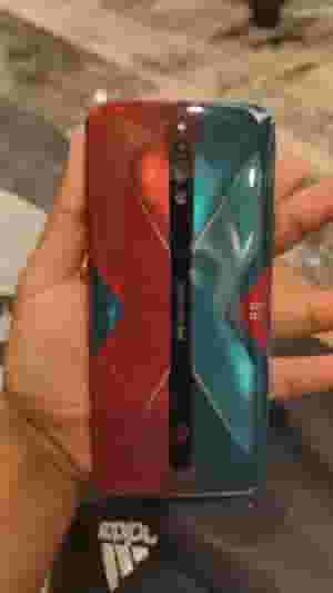 للبيع تلفونين  ريد ماجيك 5G و بلاك شارك  