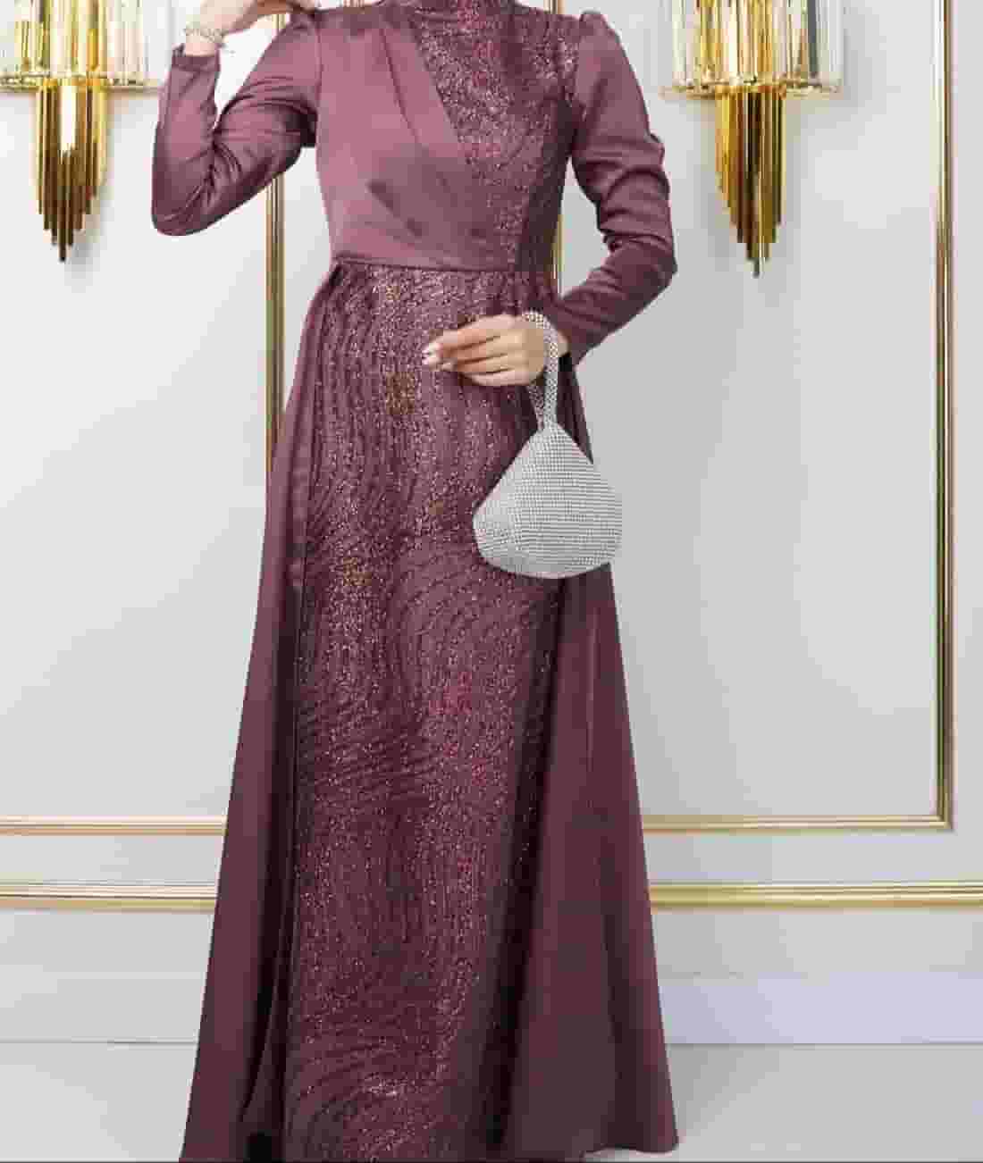 Elegant women's dress for occasions
