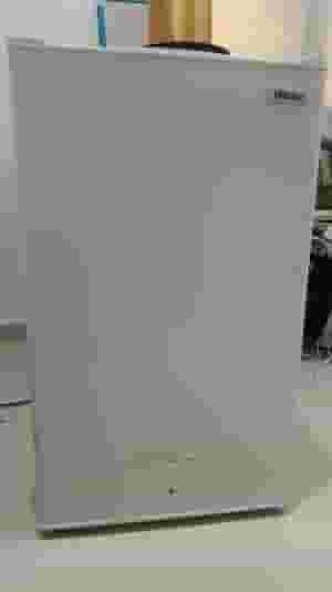 ثلاجة مكتب ونسا بحالة ممتازة