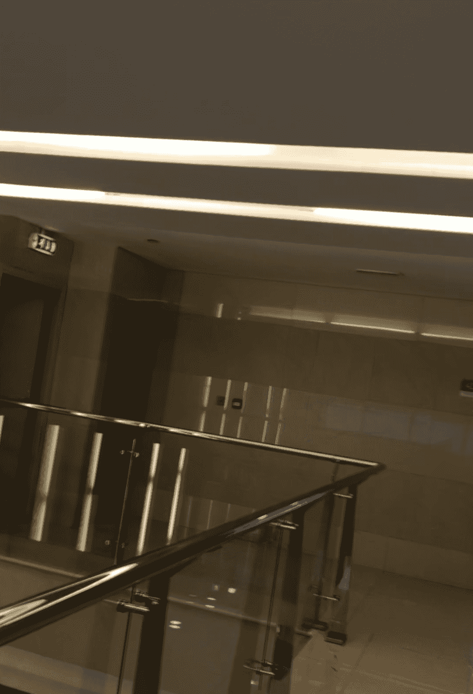 للإيجار مكتب تجاري دور كامل ببرج تجاري جديد 145م