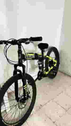 A very clean bicycle