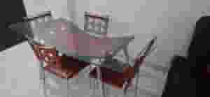 طاوله طعام مع ٤ كراسي بحاله جيده