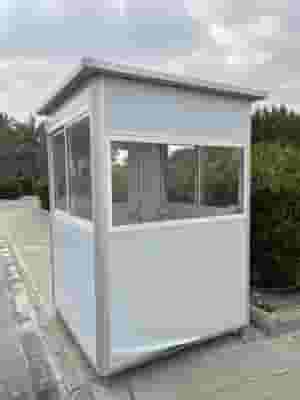 غرفة سكيوريتي أو غرفة حارس