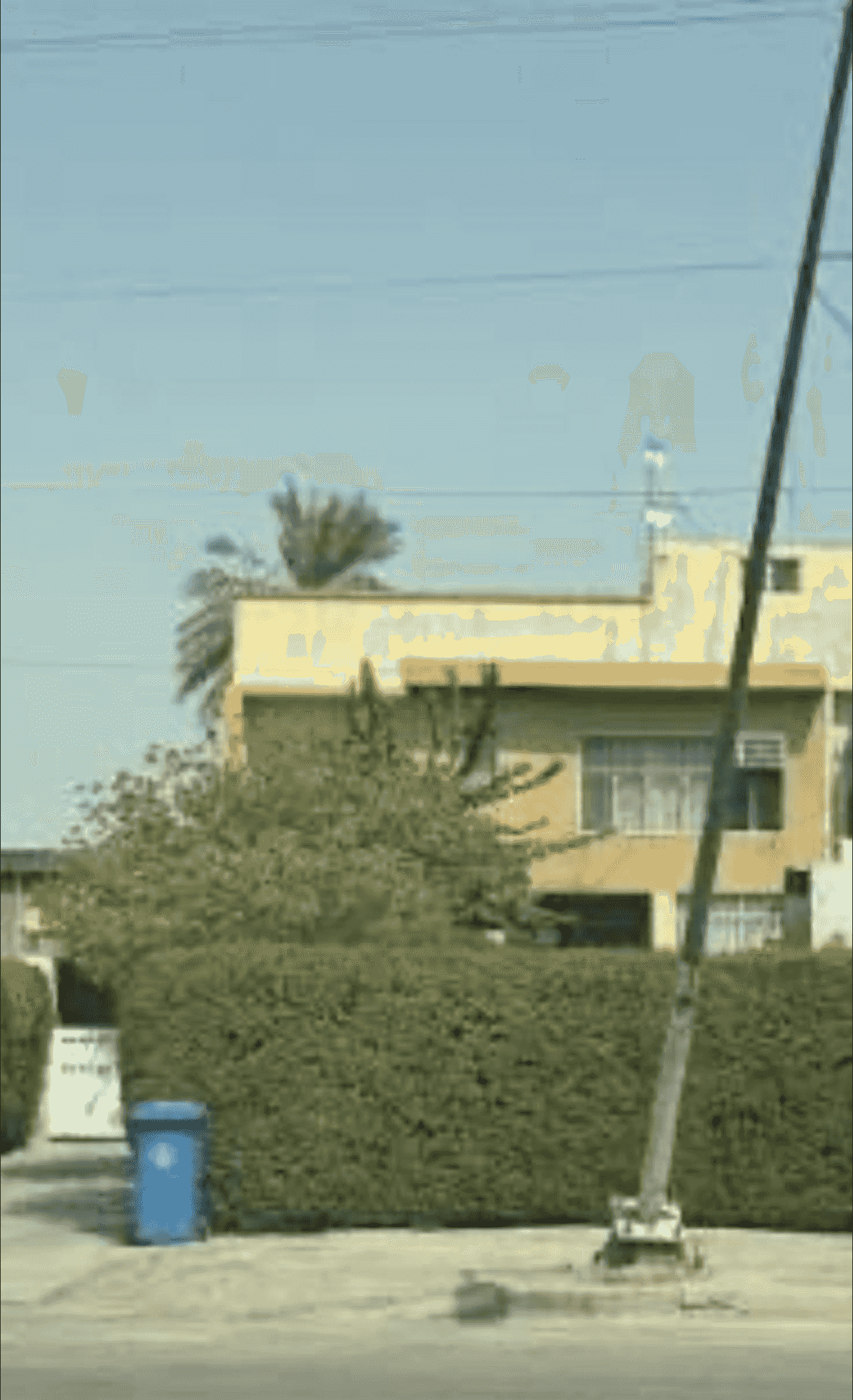 للبيع بيت في اليرموك قطعه 4 المساحة 1000م 