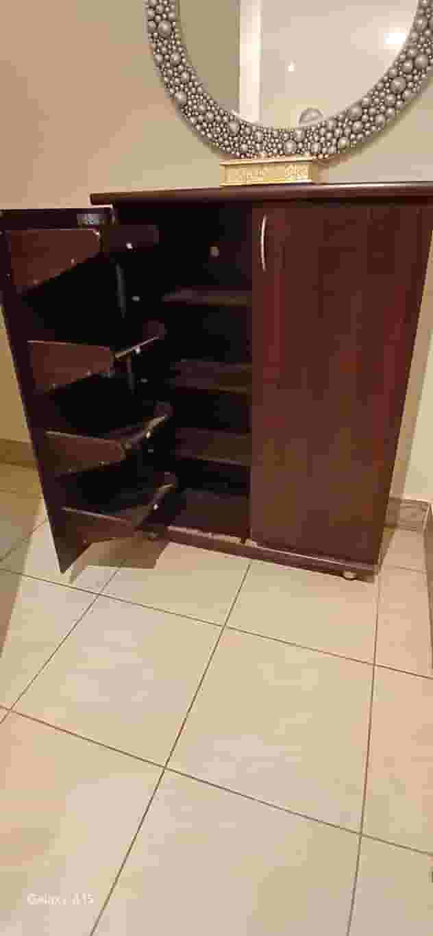 عدد 1 جزامة أحذية بسعر 20 د.ك