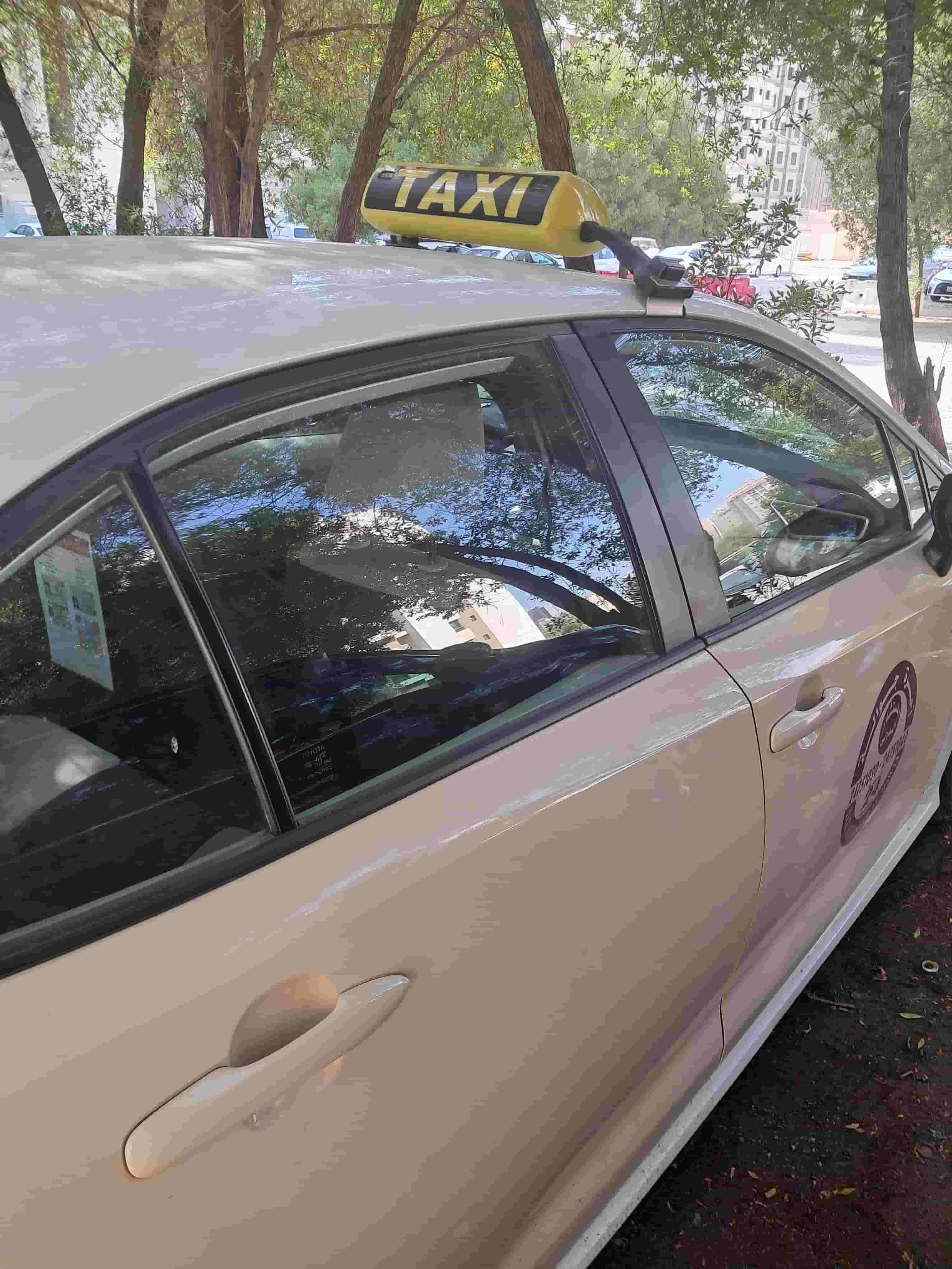 Taxi delivery service Taxi delivery service