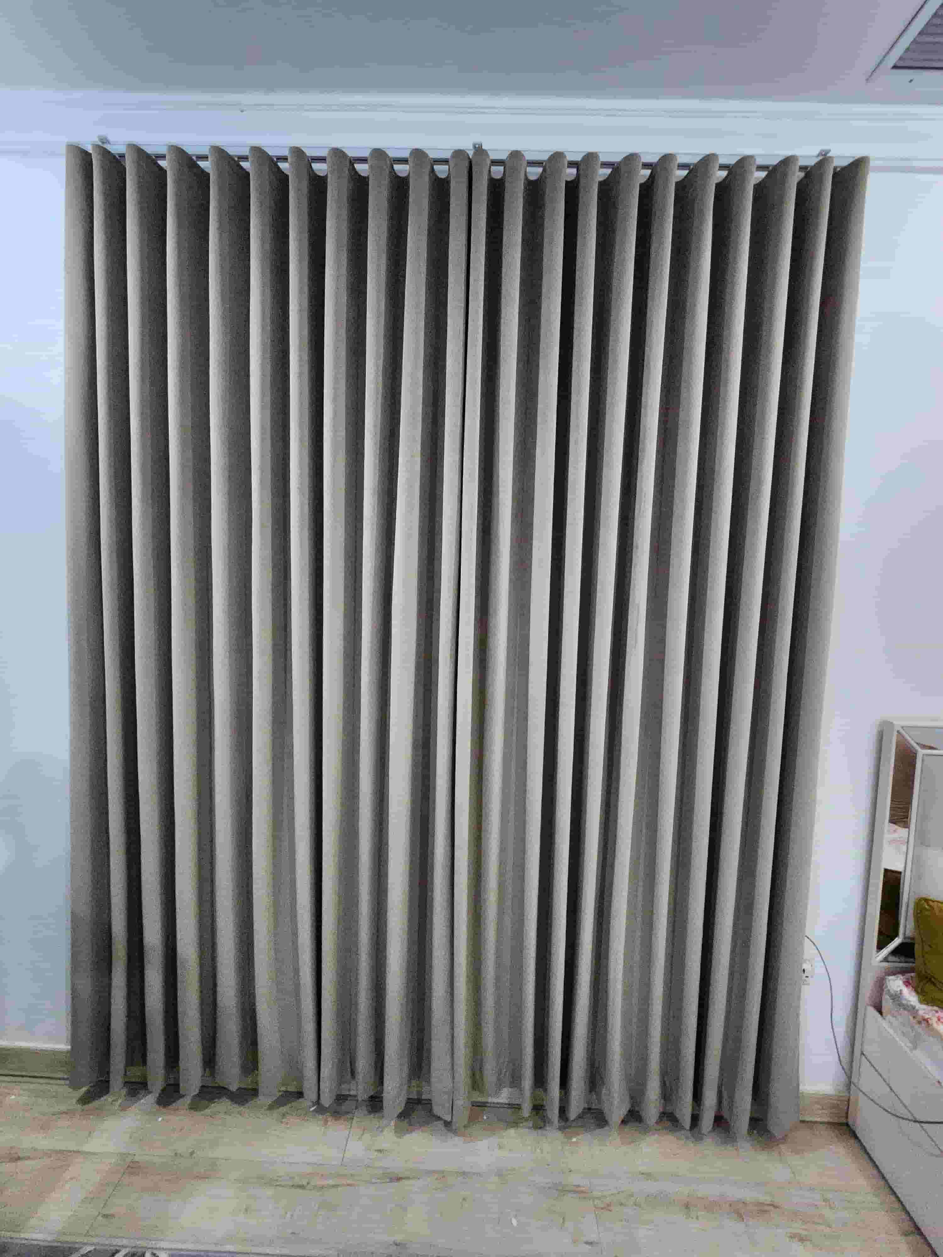 Separation and installation of all types of curtains and a soft roll for the sun Separation and installation of all types of curtains and a soft roll for the sun