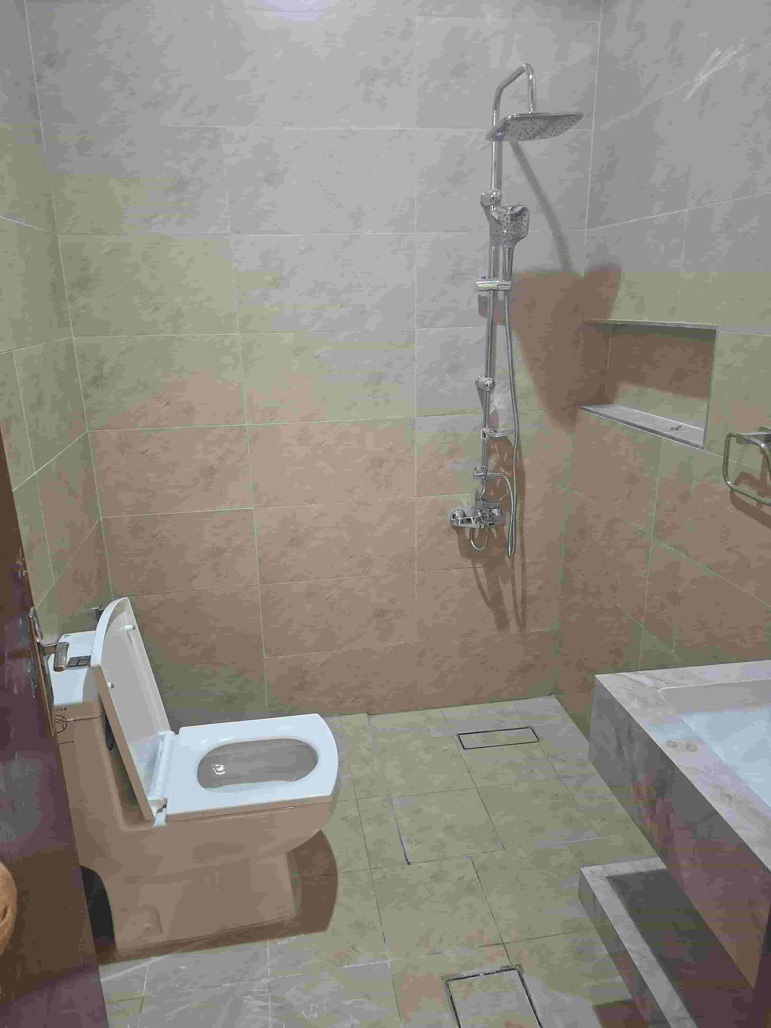Ceramic technician, teacher, Pakistani contractor Ceramic technician, teacher, Pakistani contractor