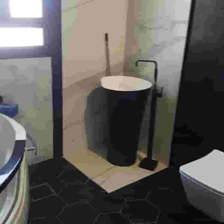 Crushing and installing bathrooms Crushing and installing bathrooms