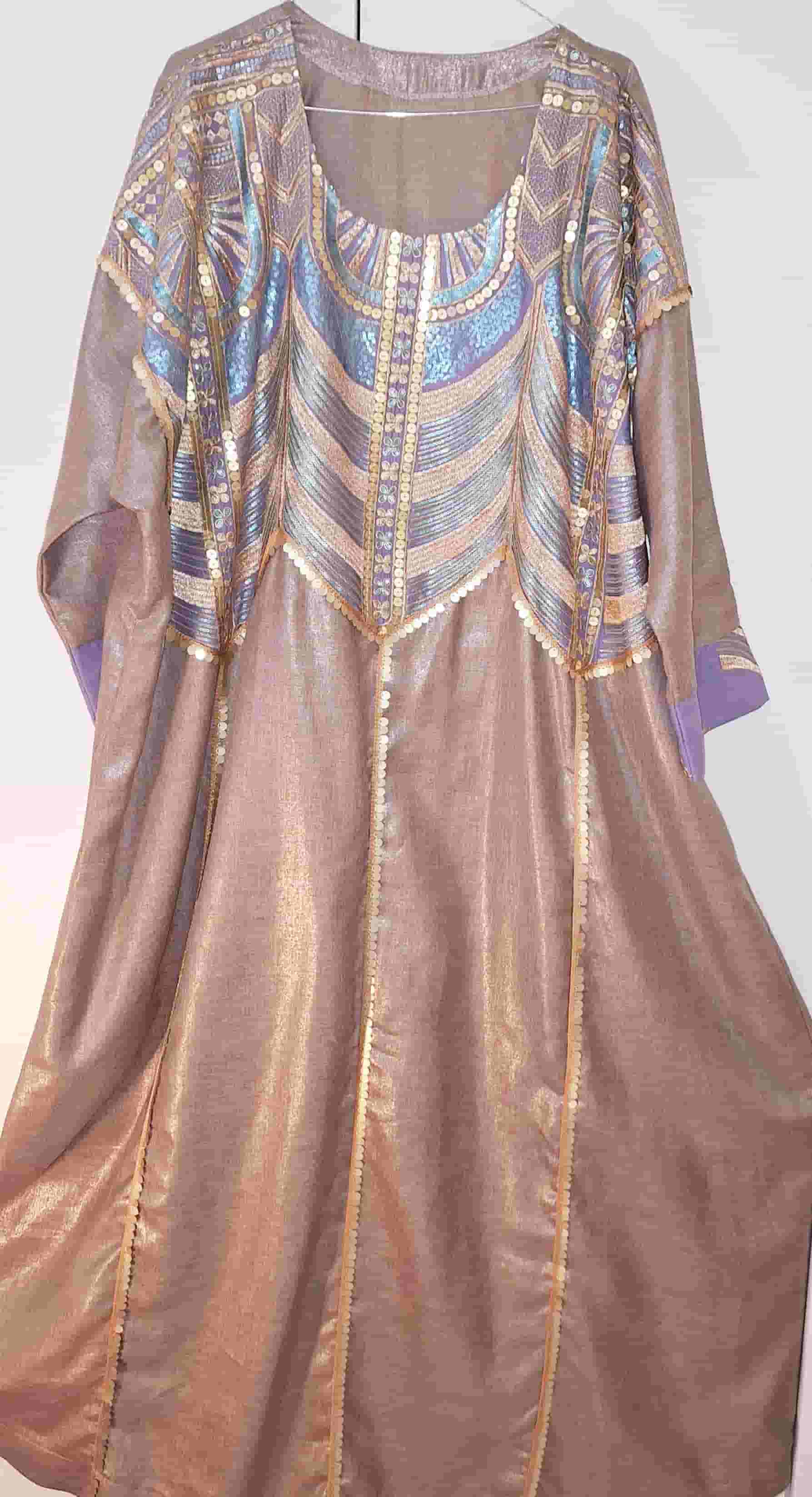 للبيع فستان لبسة وحدة للبيع فستان لبسة وحدة